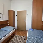Almet Apartmanove 206 アパート
